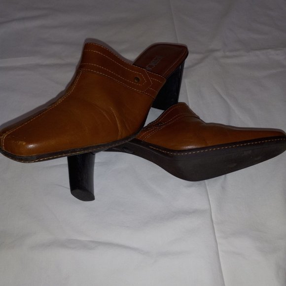 Caramel-Tan leather mules, genuine leather, US women's size 9.5-10 shoe, 3" heel - Picture 2 of 16